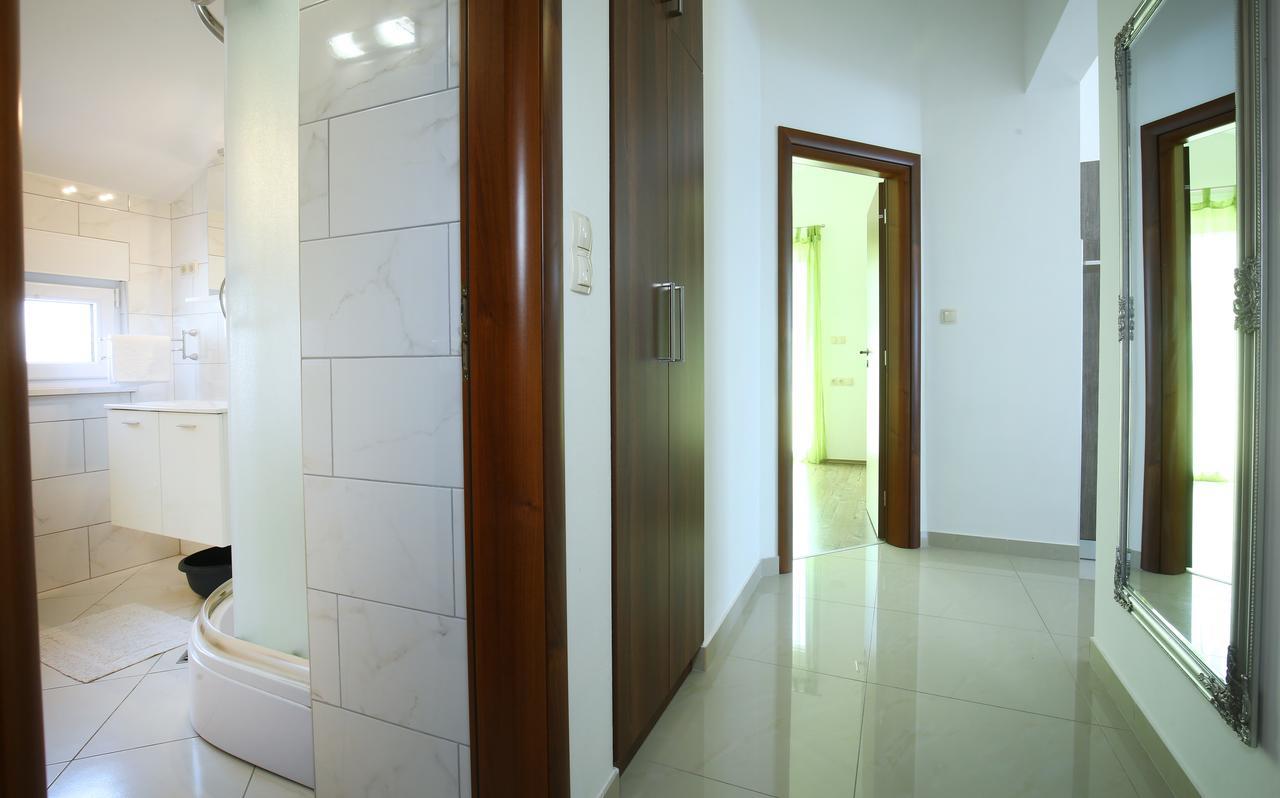 Apartments Nemira Exclusive أوميس الغرفة الصورة